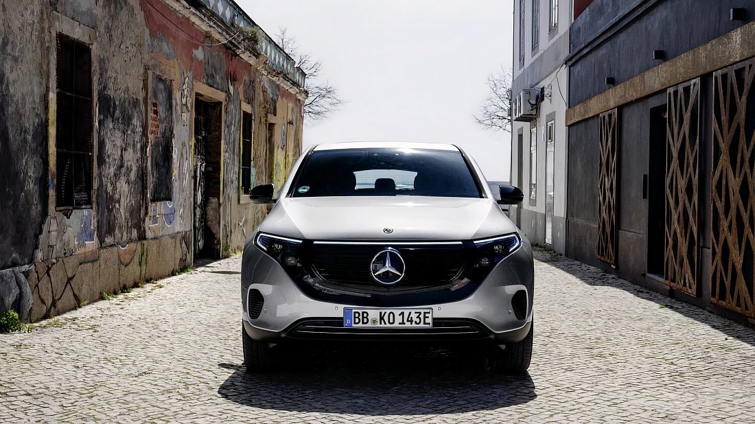 Mercedes EQC 400 4MATIC (2019-2023) передняя часть, решетка радиатора, фары, бампер, экстерьер
