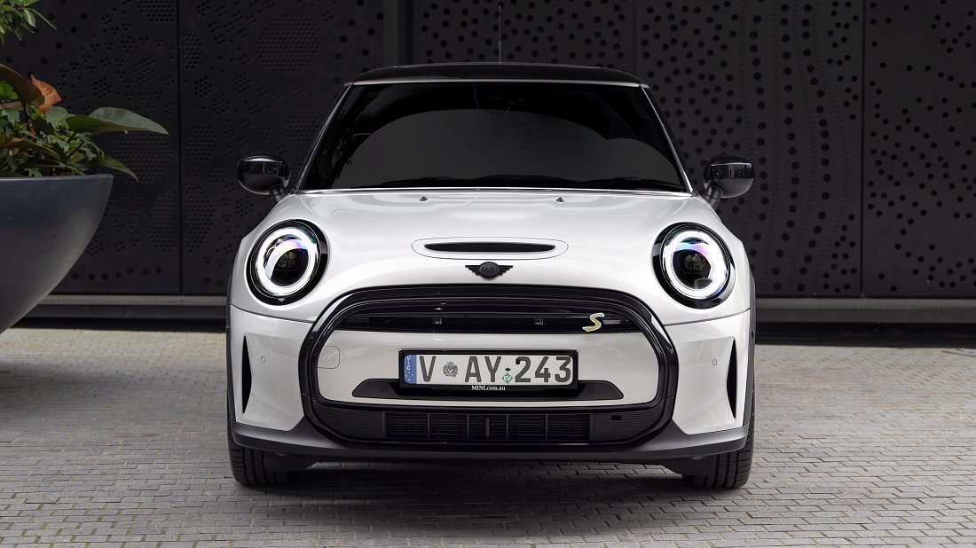 Mini Cooper SE (2021-2024) передняя часть, решетка радиатора, фары, бампер, экстерьер