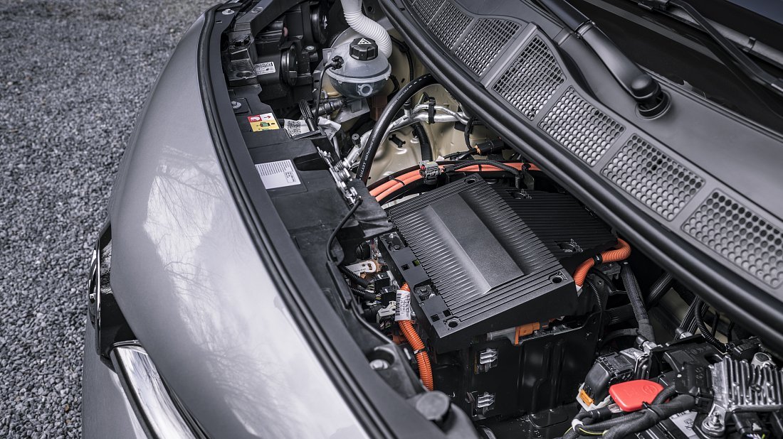 Toyota Proace Verso Electric L 75 kWh (2021-2024) передний багажник (frunk), под капотом, место для хранения, груз, вместимость, дополнительное пространство