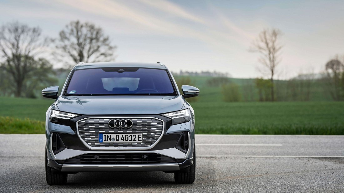 Audi Q4 e-tron 45 quattro (2021-…) передняя часть, решетка радиатора, фары, бампер, экстерьер