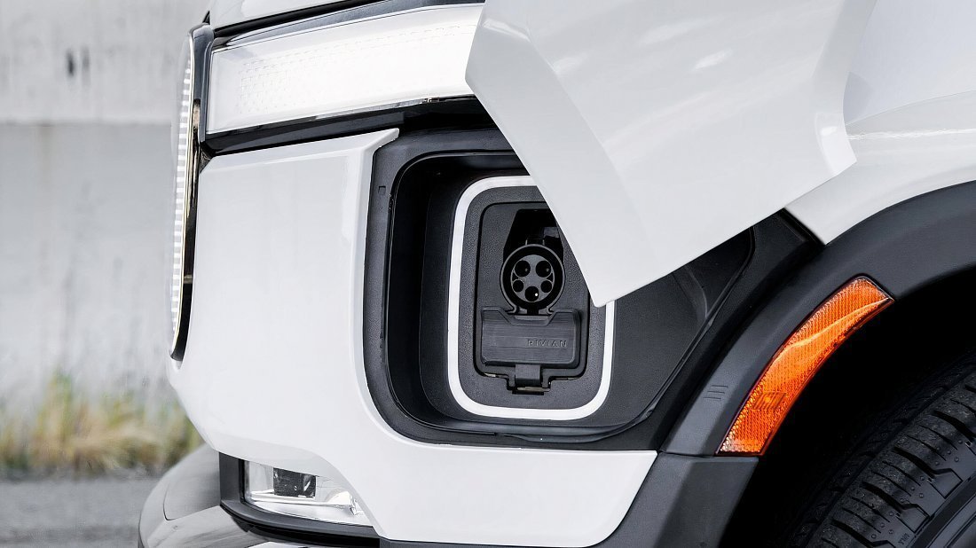 Rivian R1S Performance Dual-Motor AWD Large (2023-2024) порт для зарядки (США), зарядка, разъем, штекер, коннектор