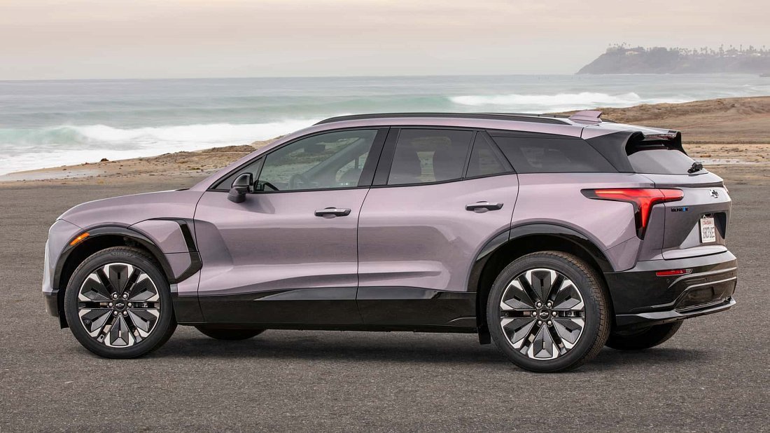 Chevrolet Blazer EV RWD (2023-…) вид сбоку, силуэт, двери, колеса, экстерьер