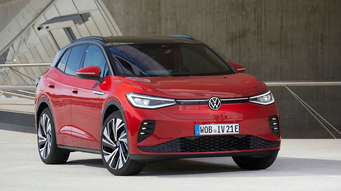 Volkswagen ID.4 GTX (2022-2023) вид спереди, спереди сбоку, по диагонали, экстерьер