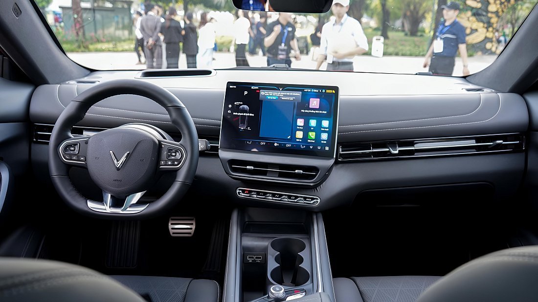 Фото VinFast VF 7 Eco (2024-…) интерьер