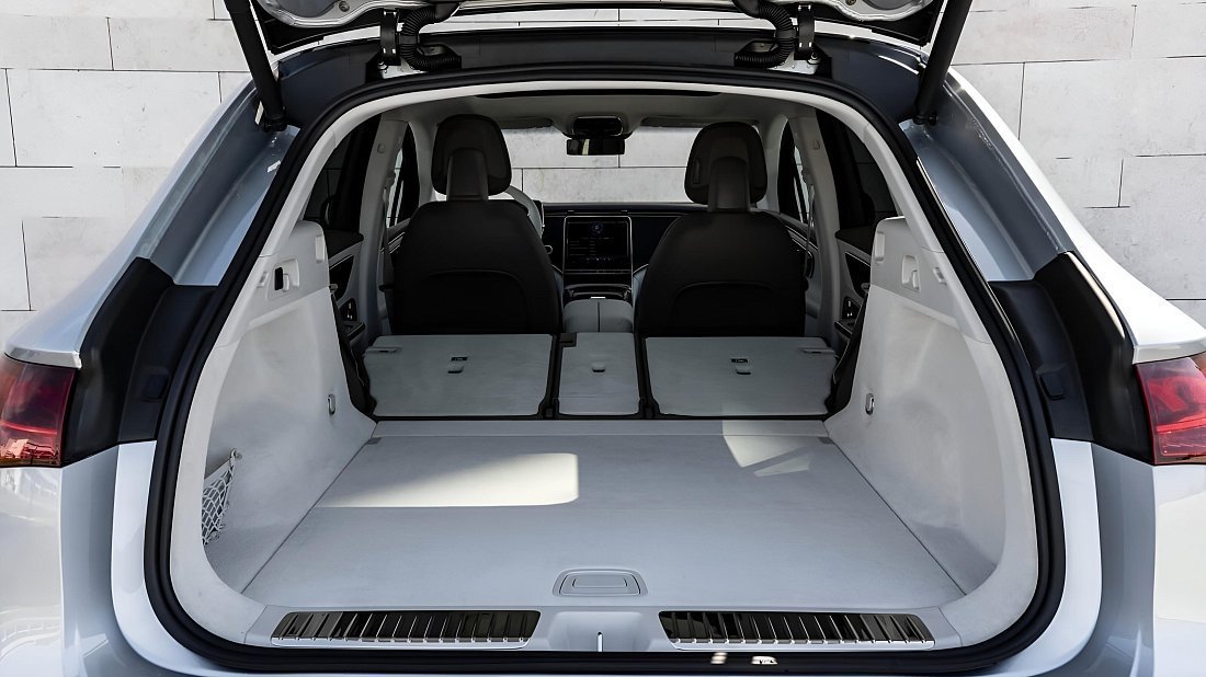 Mercedes EQE SUV 300 (2023-…) багажник, увеличенный объем, сиденья сложены, максимальный объем, максимальный груз, максимальная вместимость, максимальное пространство для хранения