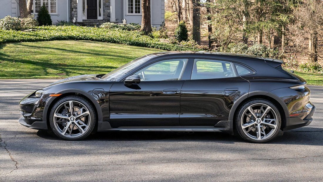 Porsche Taycan Turbo Cross Turismo (2021-2024) вид сбоку, силуэт, двери, колеса, экстерьер