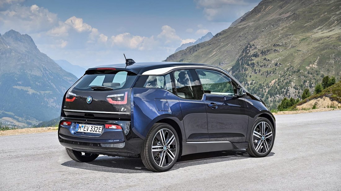 BMW i3 BEV 120 Ah (2018-2022) задняя часть в три четверти, вид в три четверти, диагональ, экстерьер