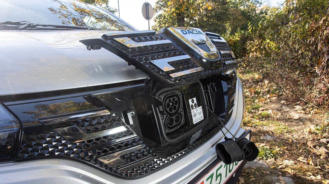 Фото Dacia Spring Electric (2021-2022) порт для зарядки (Европа)