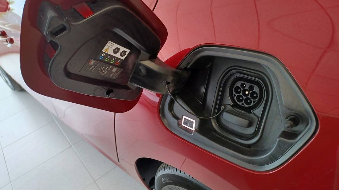 Opel Corsa Electric 50 kWh (2021-2023) порт для зарядки (Европа), зарядка, разъем, штекер, коннектор