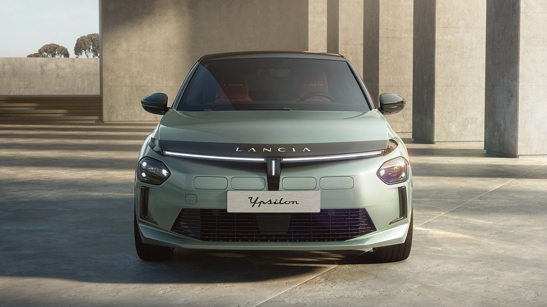 Фото Lancia Ypsilon 54 kWh (2025-...) вид спереди