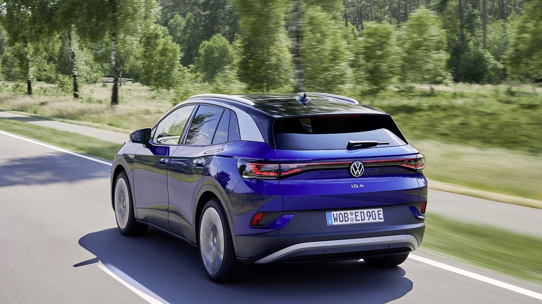Volkswagen ID.4 Pro 4MOTION (2023-…) вид сзади, задние фонари, багажник, спойлер, эмблема, бампер, экстерьер