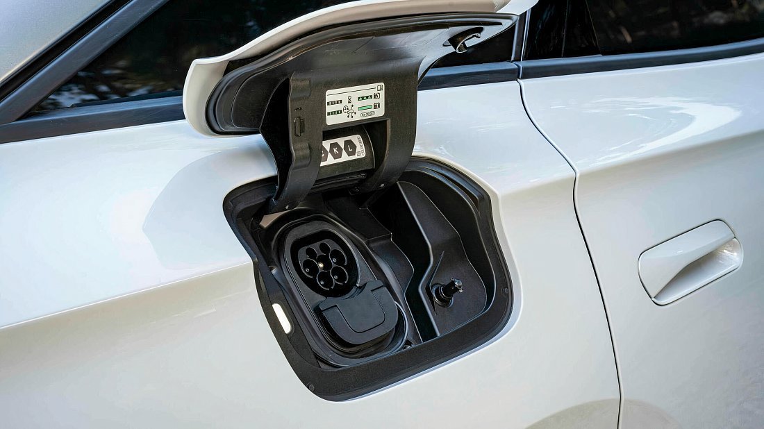 Фото Volkswagen ID.7 Pro (2023-…) порт для зарядки (Европа)