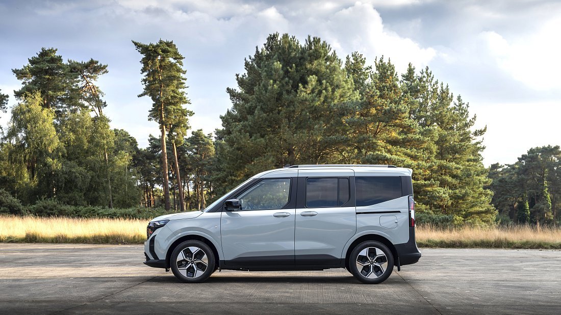 Фото Ford e-Tourneo Courier (2024-…) вид сбоку