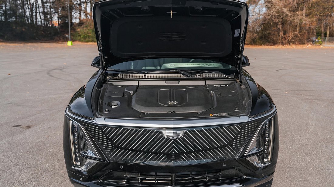 Фото Cadillac Lyriq AWD (2022-…) передний багажник (frunk)