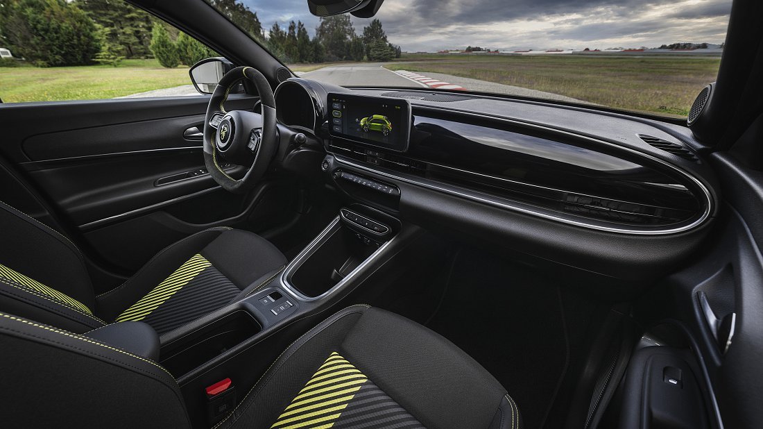 Фото Abarth 600e Turismo (2024-…) интерьер