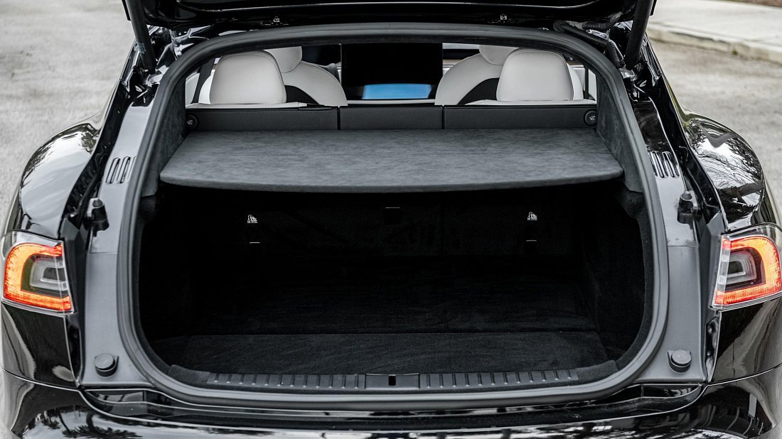 Tesla Model S Plaid (2025-…) багажник, сиденья подняты, грузовое пространство, объем багажника, вместимость багажника, место для хранения