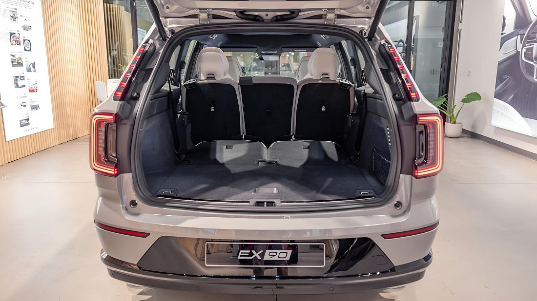 Volvo EX90 Single Motor (2024-…) багажник, сиденья подняты, грузовое пространство, объем багажника, вместимость багажника, место для хранения