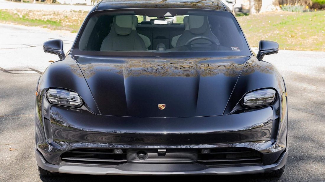 Porsche Taycan Turbo S Cross Turismo (2021-2024) передняя часть, решетка радиатора, фары, бампер, экстерьер