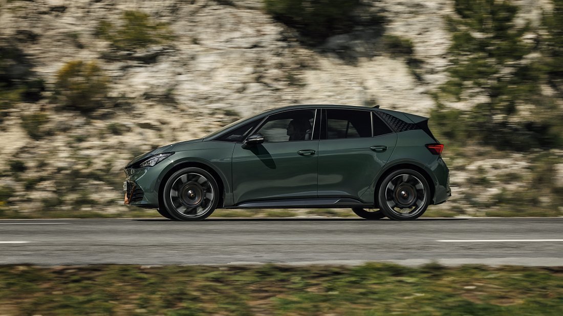 Cupra Born VZ (2024-…) вид сбоку, силуэт, двери, колеса, экстерьер