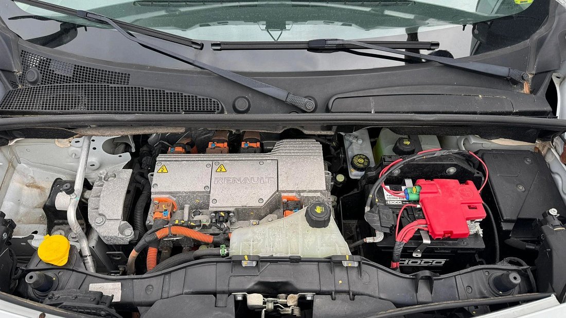 Renault Kangoo Z.E. Maxi (2011-2017) передний багажник (frunk), под капотом, место для хранения, груз, вместимость, дополнительное пространство