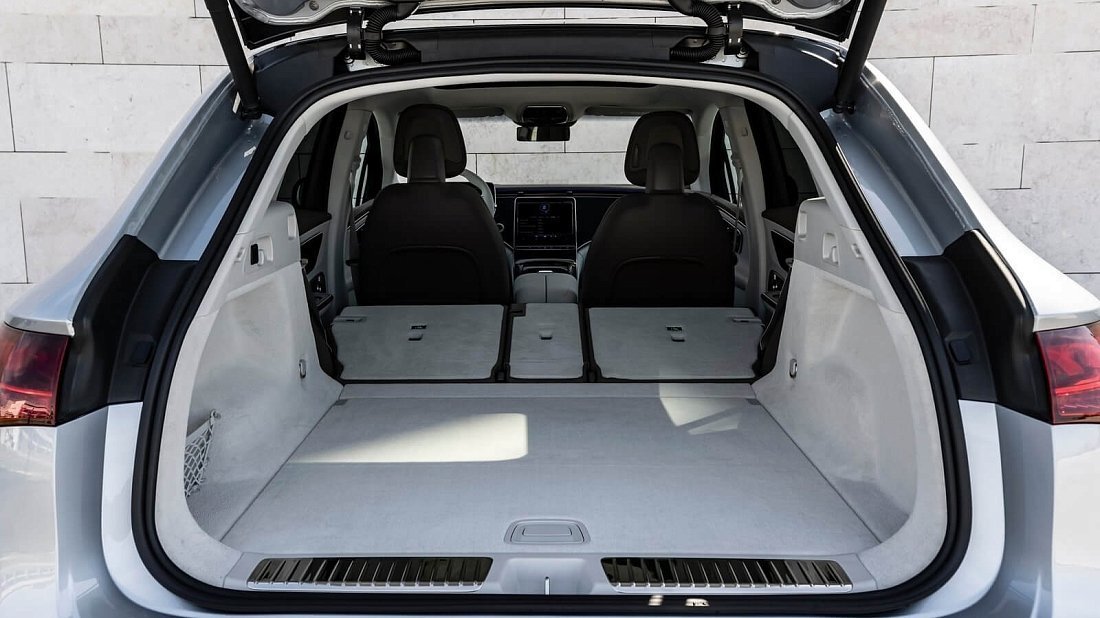 Mercedes EQE SUV 500 4MATIC (2022-2023) багажник, увеличенный объем, сиденья сложены, максимальный объем, максимальный груз, максимальная вместимость, максимальное пространство для хранения