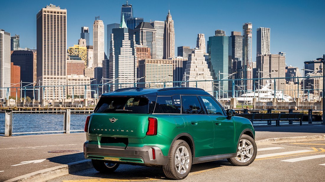 Mini Countryman SE ALL4 (2024-…) задняя часть в три четверти, вид в три четверти, диагональ, экстерьер