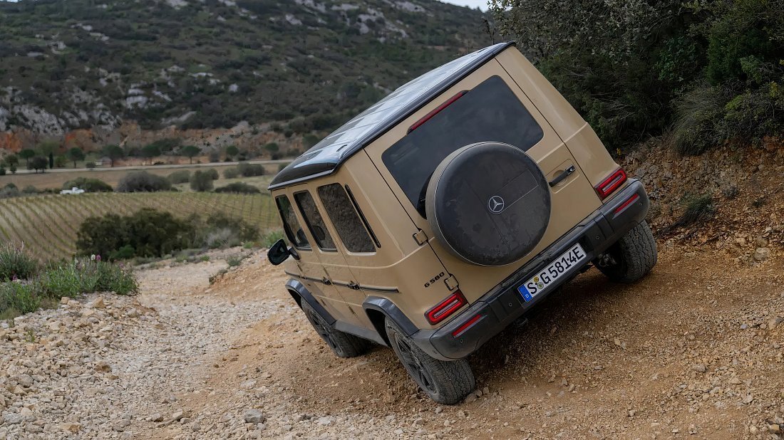 Фото Mercedes G 580 EQ (2024-…) вид сзади, задние фонари