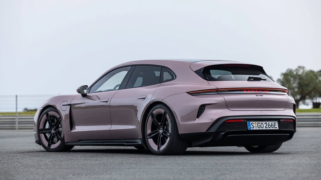 Porsche Taycan Turbo Sport Turismo (2024-…) задняя часть в три четверти, вид в три четверти, диагональ, экстерьер