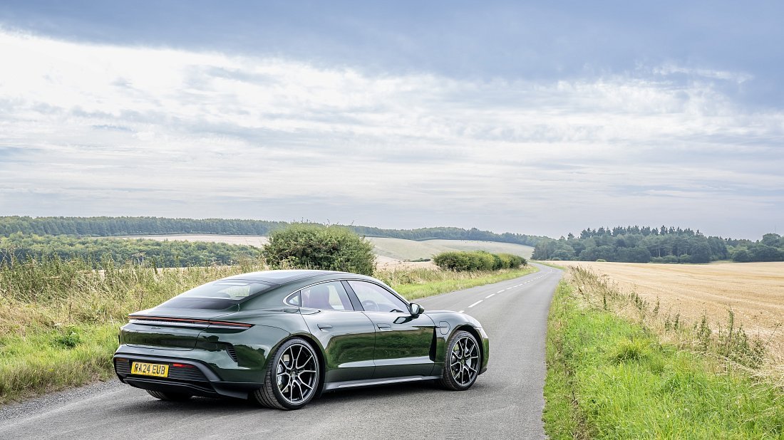 Porsche Taycan Turbo S (2024-…) задняя часть в три четверти, вид в три четверти, диагональ, экстерьер