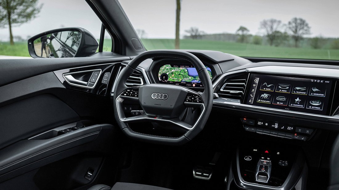 Audi Q4 Sportback e-tron 40 (2025-...) интерьер, переднее сиденье, водительское сиденье, приборная панель, рулевое колесо, информационно-развлекательная система, кокпит
