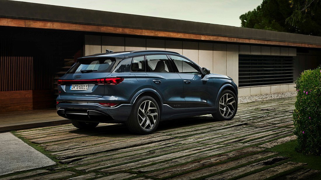 Audi Q6 e-tron Performance (2024-…) задняя часть в три четверти, вид в три четверти, диагональ, экстерьер