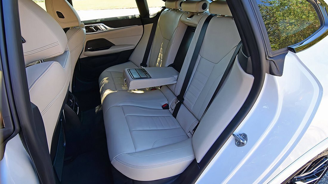 Фото BMW i4 eDrive40 (2021-2024) задние и пассажирские сиденья