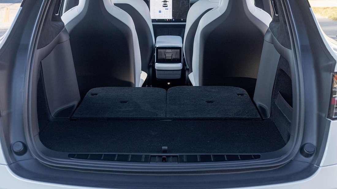 Tesla Model X Plaid (2025-…) багажник, увеличенный объем, сиденья сложены, максимальный объем, максимальный груз, максимальная вместимость, максимальное пространство для хранения