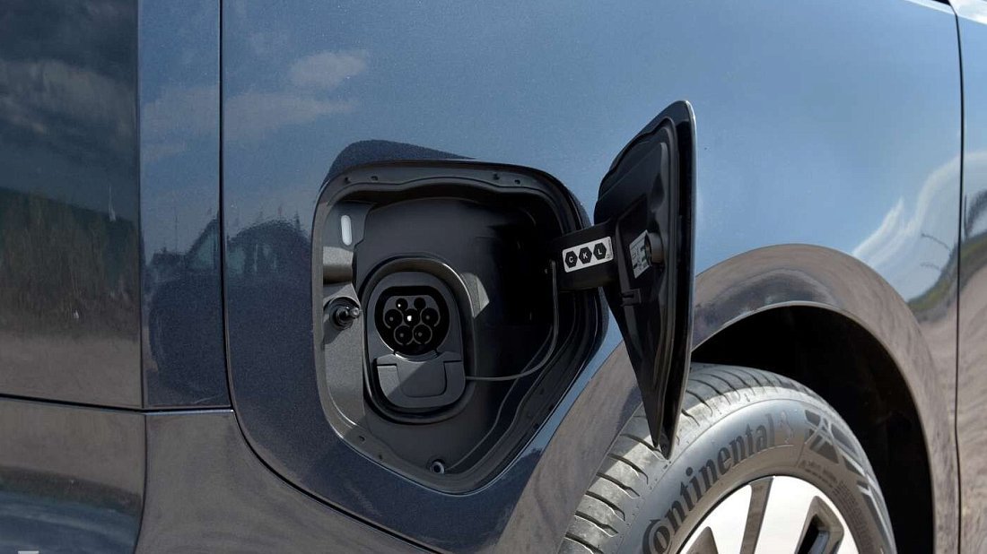 Volkswagen ID.Buzz Cargo Pro 4MOTION (2024-…) порт для зарядки (Европа), зарядка, разъем, штекер, коннектор
