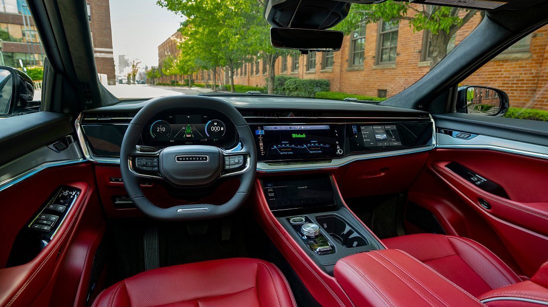 Jeep Wagoneer S (2024-…) интерьер, переднее сиденье, водительское сиденье, приборная панель, рулевое колесо, информационно-развлекательная система, кокпит