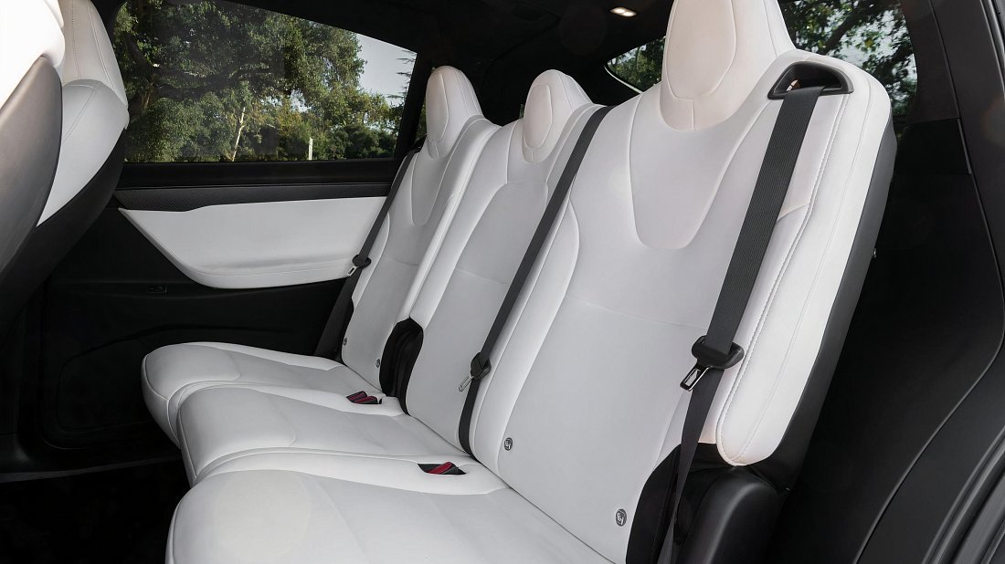 Tesla Model X P100D (2016-2019) задние сиденья, пассажирские сиденья, пространство для ног, пространство над головой, интерьер