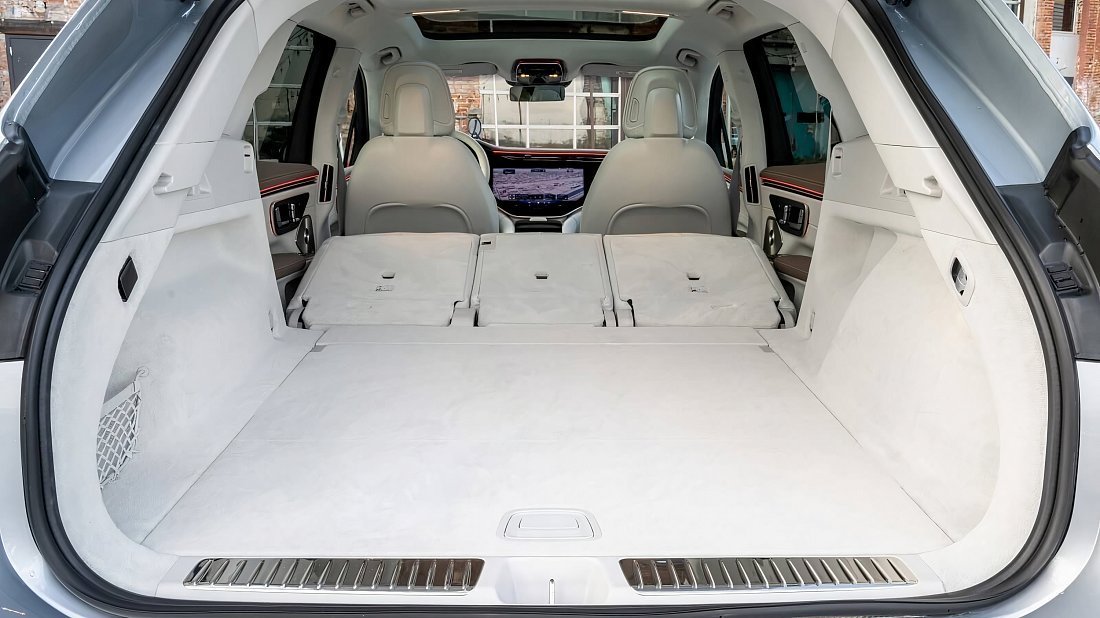 Mercedes EQS SUV 450 4MATIC (2022-2023) багажник, увеличенный объем, сиденья сложены, максимальный объем, максимальный груз, максимальная вместимость, максимальное пространство для хранения