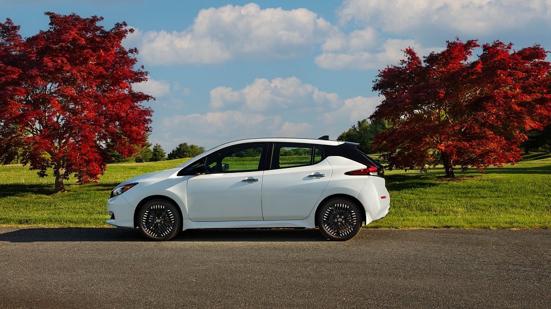 Nissan Leaf 60 kWh (2022-…) вид сбоку, силуэт, двери, колеса, экстерьер