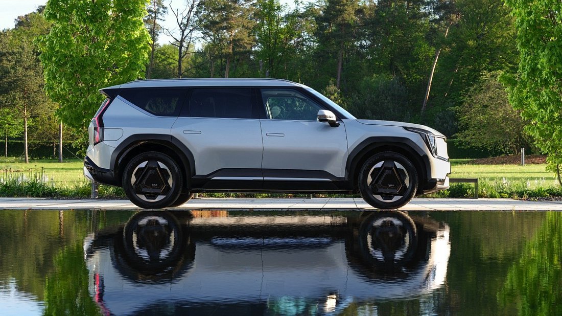 Kia EV9 Standard Range RWD (2023-…) вид сбоку, силуэт, двери, колеса, экстерьер