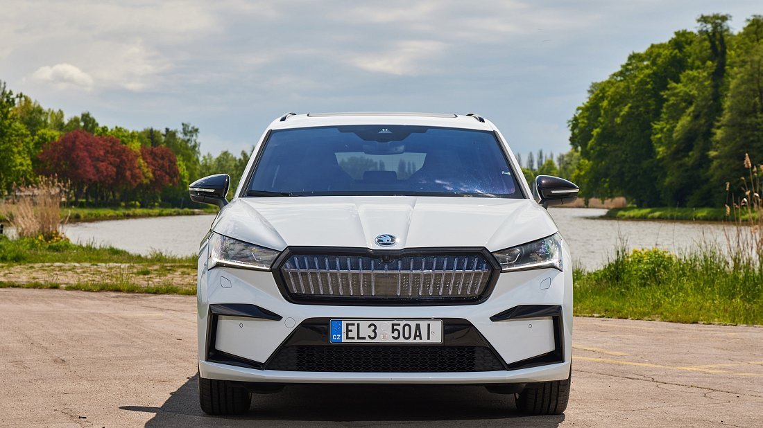 Škoda Enyaq 60 (2023-2024) передняя часть, решетка радиатора, фары, бампер, экстерьер
