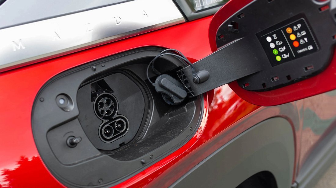 Mazda MX-30 Electric (2020-…) порт для зарядки (США), зарядка, разъем, штекер, коннектор