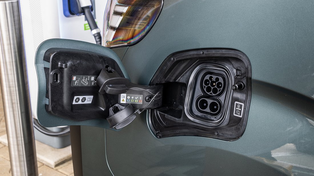 Opel Zafira Electric Life L3 50 kWh (2024-...) порт для зарядки (Европа), зарядка, разъем, штекер, коннектор