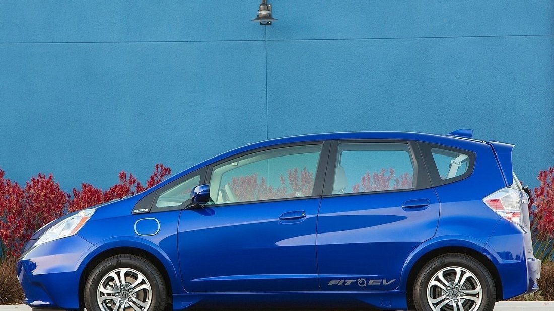 Honda Fit EV (2013-2015) вид сбоку, силуэт, двери, колеса, экстерьер