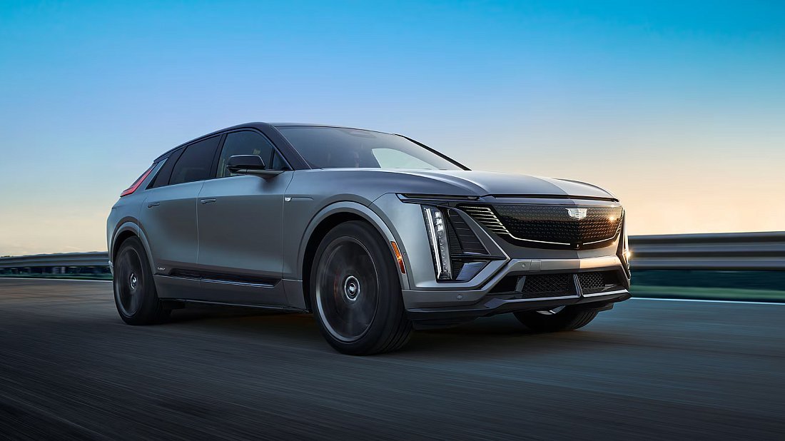 Cadillac Lyriq V (2025-…) вид спереди, спереди сбоку, по диагонали, экстерьер