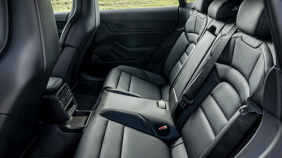 Porsche Taycan 4S Sport Turismo (2022-2024) задние сиденья, пассажирские сиденья, пространство для ног, пространство над головой, интерьер