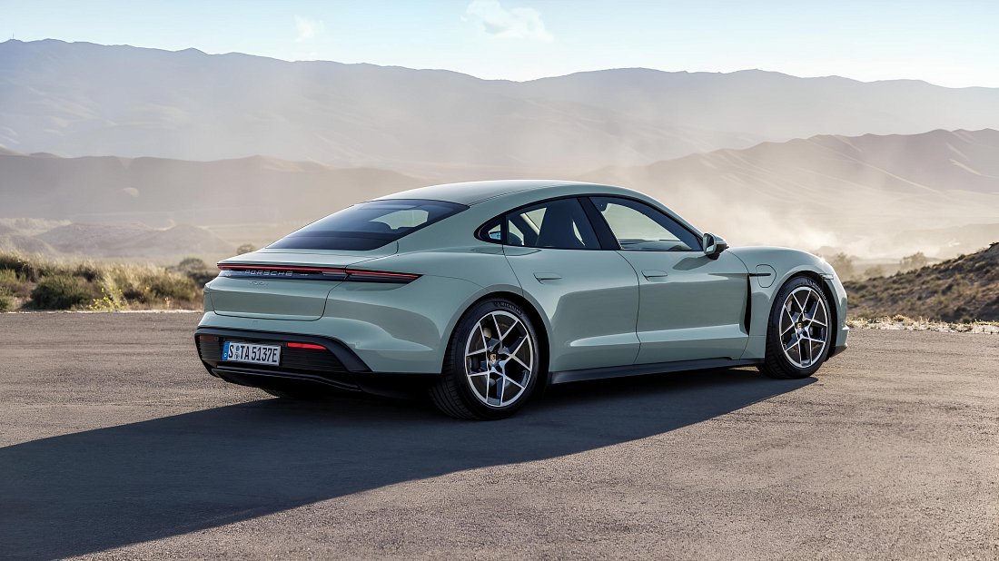 Porsche Taycan 4 (2024-…) задняя часть в три четверти, вид в три четверти, диагональ, экстерьер