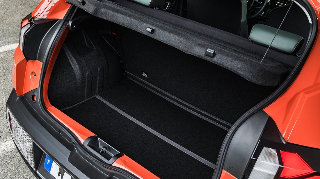 Dacia Spring Electric 45 (2024-…) багажник, сиденья подняты, грузовое пространство, объем багажника, вместимость багажника, место для хранения