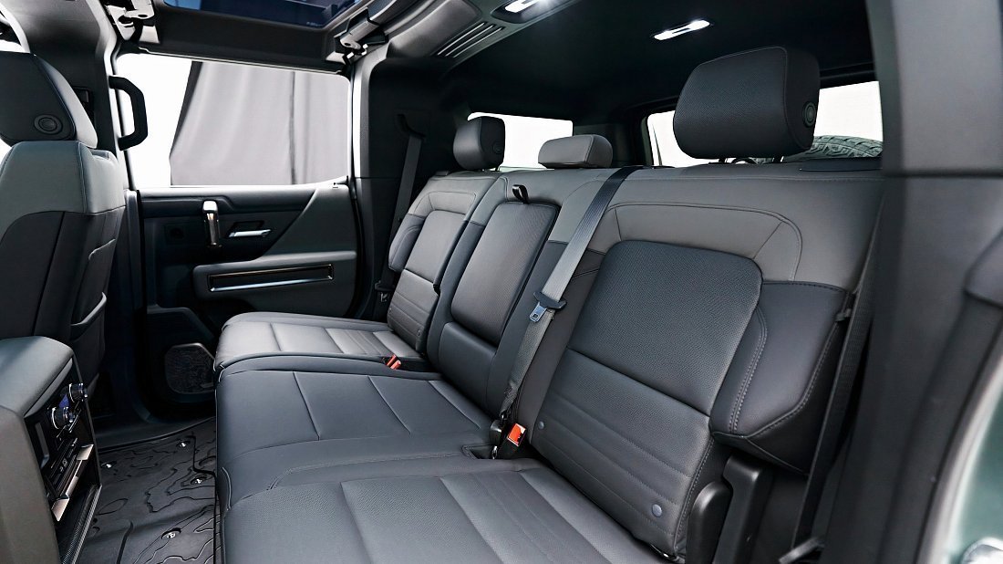 GMC Hummer EV SUV 3X (2023-…) задние сиденья, пассажирские сиденья, пространство для ног, пространство над головой, интерьер