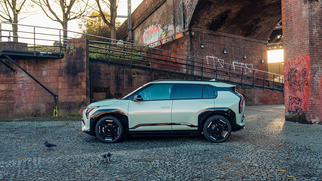 Kia EV3 Standard Range (2024-…) вид сбоку, силуэт, двери, колеса, экстерьер