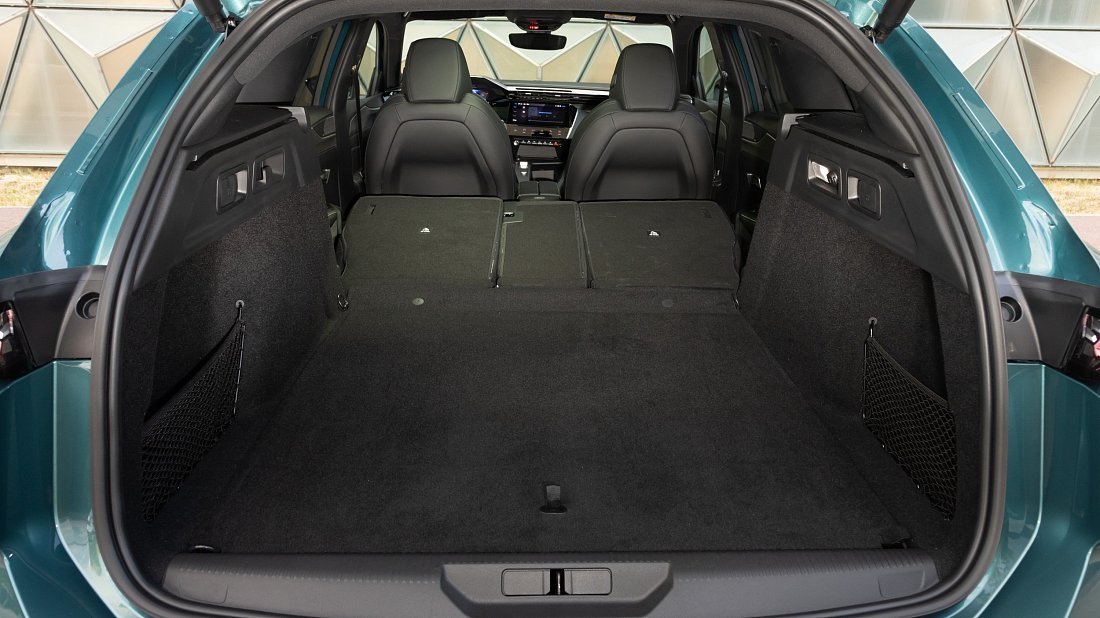 Peugeot e-308 Station Wagon (2023-…) багажник, увеличенный объем, сиденья сложены, максимальный объем, максимальный груз, максимальная вместимость, максимальное пространство для хранения